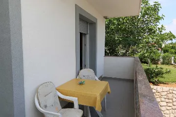 Apartment in Silo (Krk) for up to 3 guests