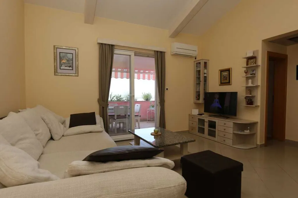 Two-Bedroom Apartment in Klimno, Island of Krk