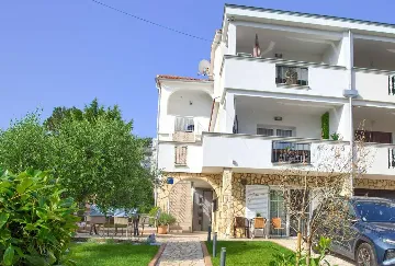 Apartment in Šilo for 4 Guests with Sea View