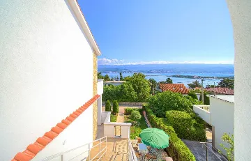 Apartment in Šilo for 4 Guests with Sea View