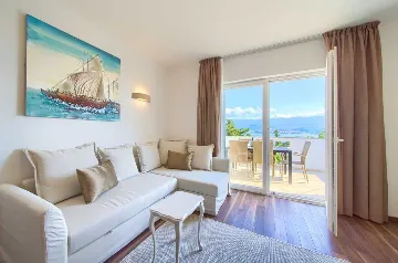 Apartment in Šilo for 4 Guests with Sea View