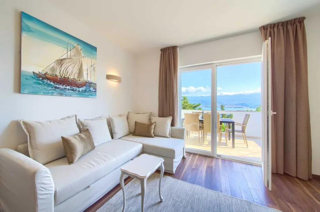 Apartment in Šilo for 4 Guests with Sea View