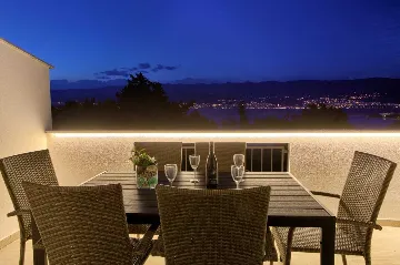 Apartment in Šilo for 4 Guests with Sea View