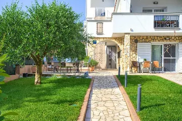 Sea-View Apartment in Šilo for Up to 4 Guests