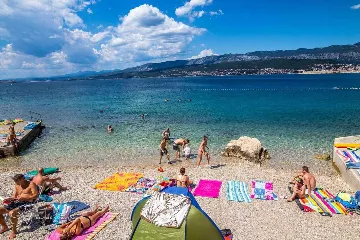 Sea-View Apartment in Šilo for Up to 4 Guests