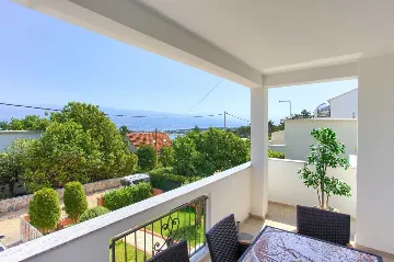 Sea-View Apartment in Šilo for Up to 4 Guests