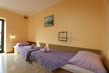 3-Bedroom House in Klimno (Krk) for 6 Guests