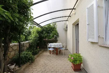 Apartment in Silo (Island Krk) for 6 Guests