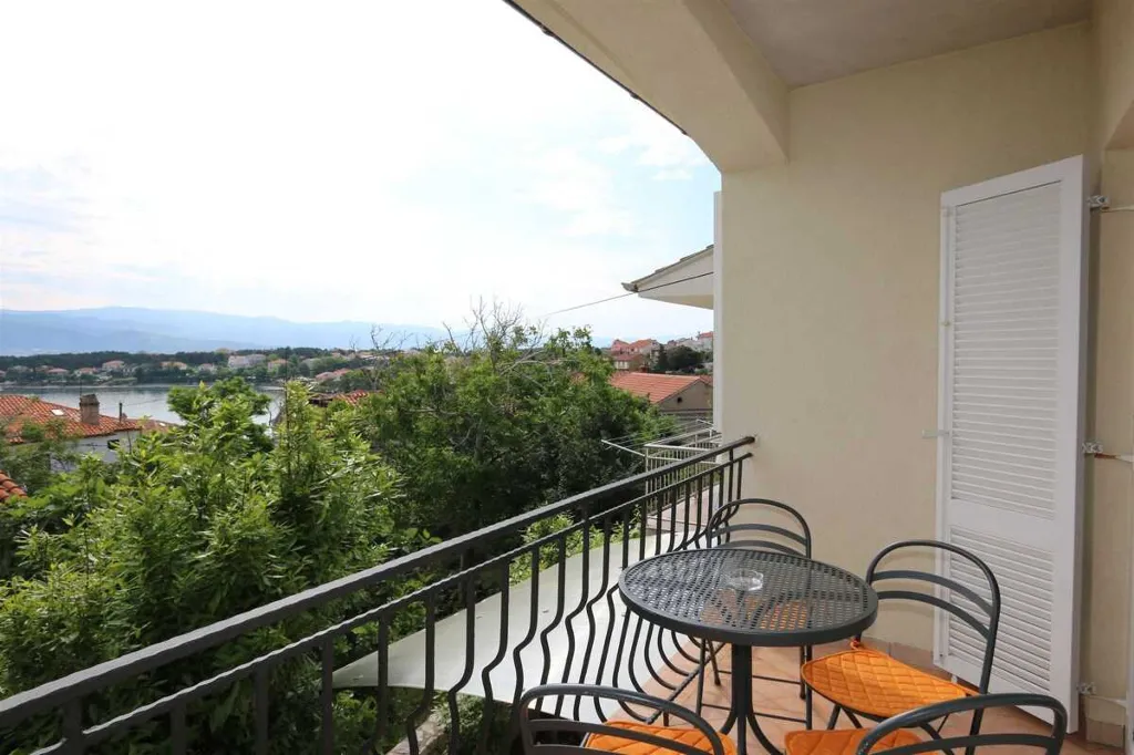 Apartment in Silo (Island Krk) for 6 Guests