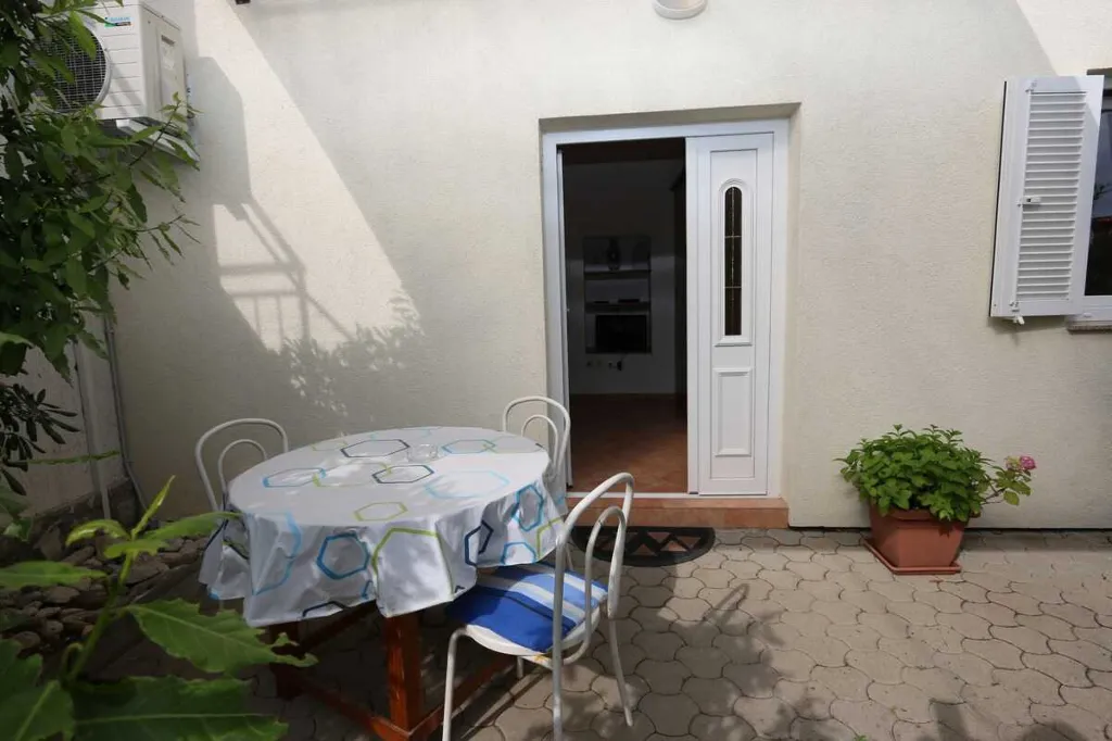 Apartment in Silo (Island Krk) for 6 Guests