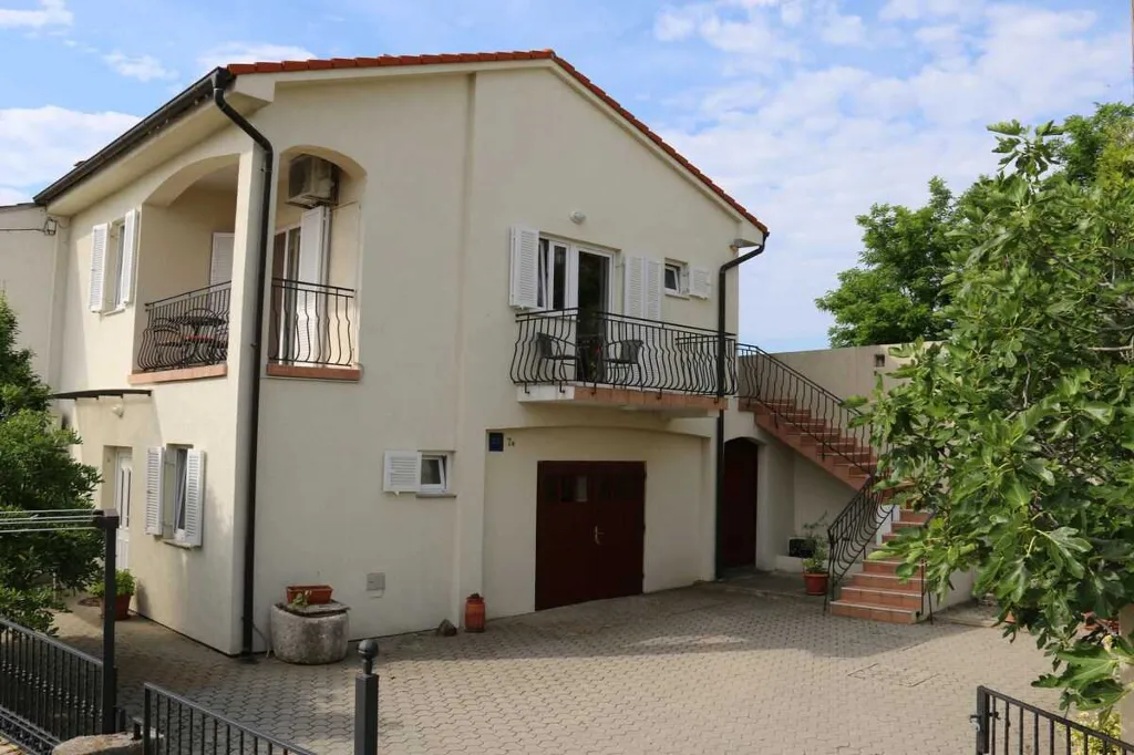 Apartment in Silo (Island Krk) for 6 Guests