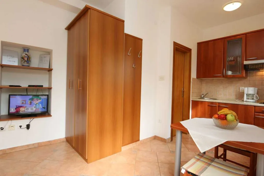 Apartment in Silo (Island Krk) for 6 Guests