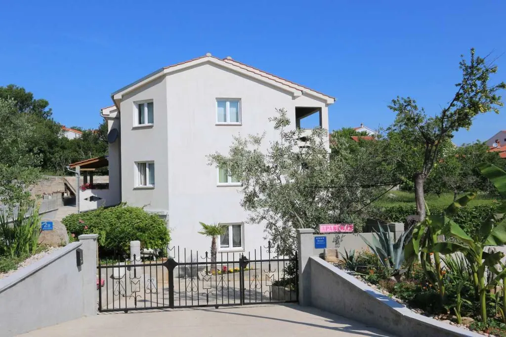 1-Bedroom Apartment in Šilo for Up to 4 Guests
