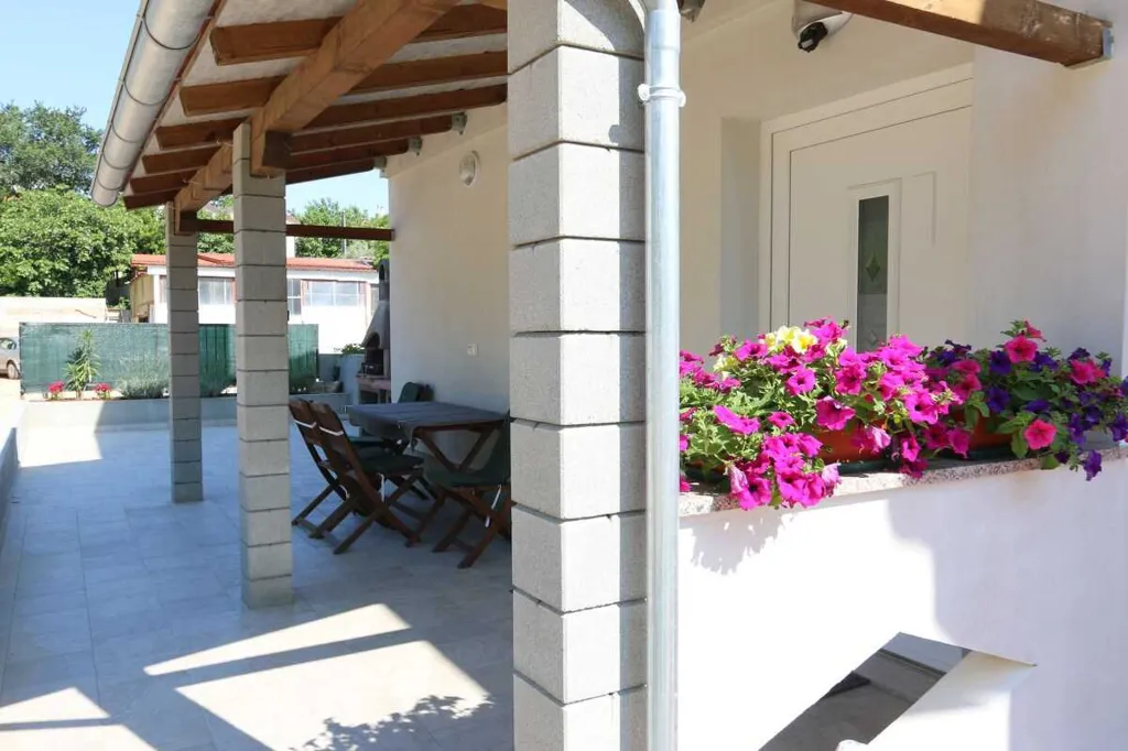 1-Bedroom Apartment in Šilo for Up to 4 Guests