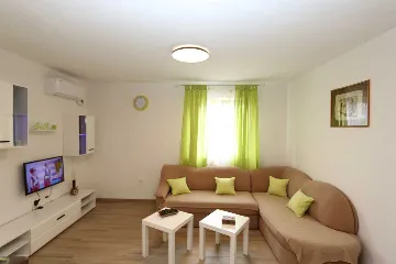 1-Bedroom Apartment in Šilo for Up to 4 Guests