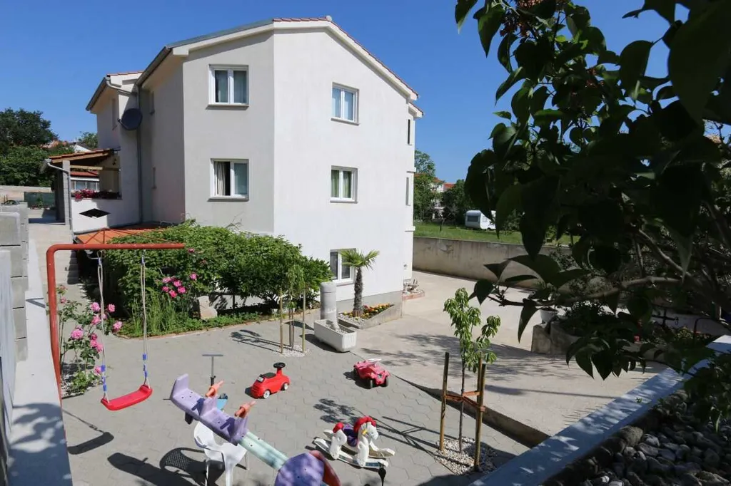 1-Bedroom Apartment in Šilo for Up to 4 Guests