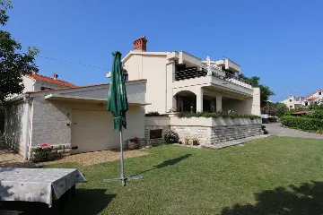 Apartment in Silo (Krk) for Up to 8 Guests