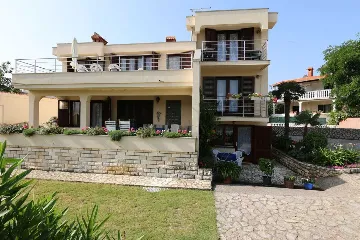 Apartment in Silo (Krk) for Up to 8 Guests