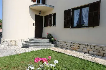 Apartment in Silo (Krk) for Up to 8 Guests