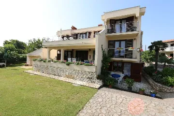 Apartment in Silo (Krk) for Up to 8 Guests