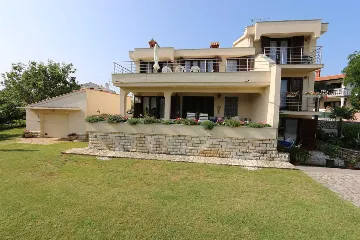 Apartment in Silo (Krk) for Up to 8 Guests