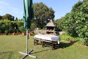 Apartment in Silo (Krk) for Up to 8 Guests