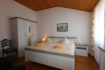 Apartment in Silo (Krk) for Up to 8 Guests