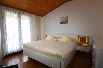 Apartment in Silo (Krk) for Up to 8 Guests
