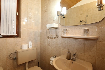 Apartment in Silo (Krk) for Up to 8 Guests