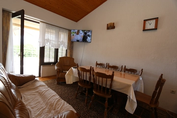 Apartment in Silo (Krk) for Up to 8 Guests