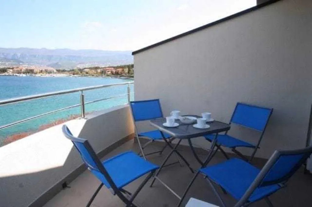2-Bedroom Apartment in Silo, Krk for Up to 6