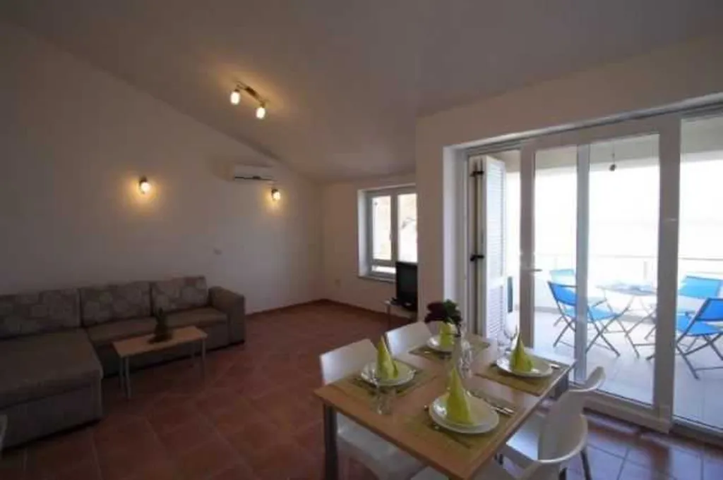 2-Bedroom Apartment in Silo, Krk for Up to 6