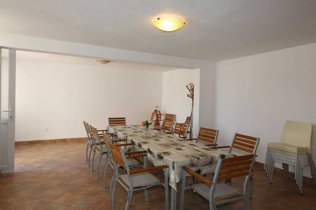 2-Bedroom Apartment in Silo, Krk for Up to 6