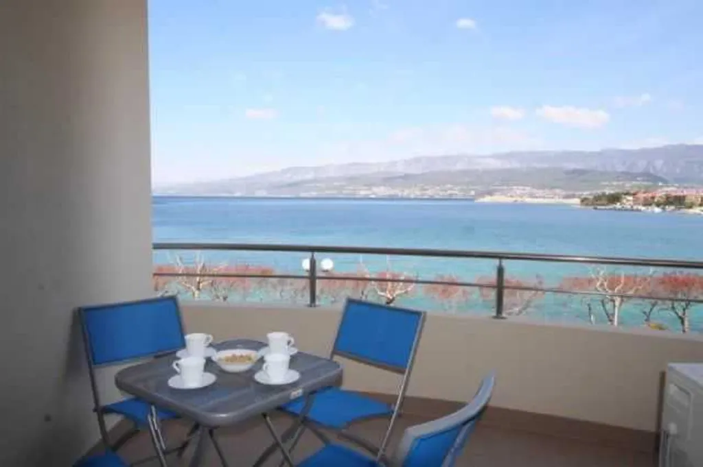 Šilo Krk Apartment for Up to 6 Guests