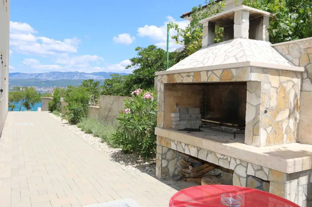 Šilo Krk Apartment for Up to 6 Guests