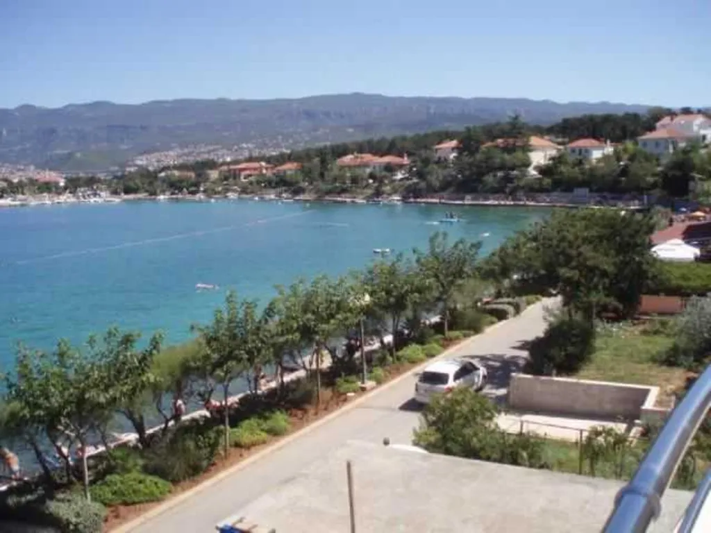 Šilo Krk Apartment for Up to 6 Guests