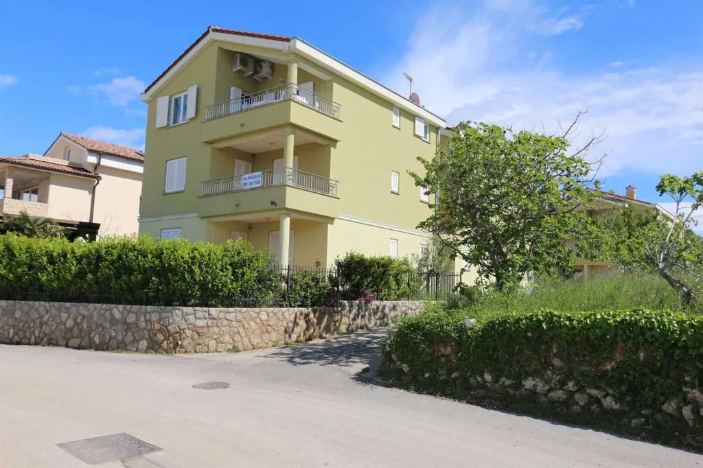 Two-Bedroom Apartment in Klimno for 4 Guests