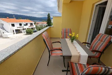 Apartment for 4 Guests in Silo (Krk)