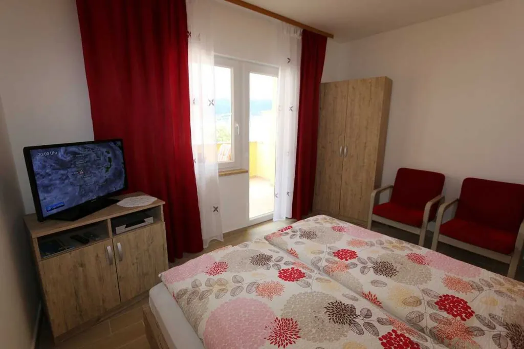Apartment for 4 Guests in Silo (Krk)