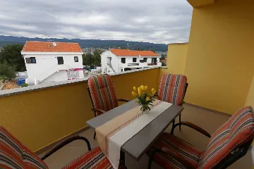 Apartment for 4 Guests in Silo (Krk)