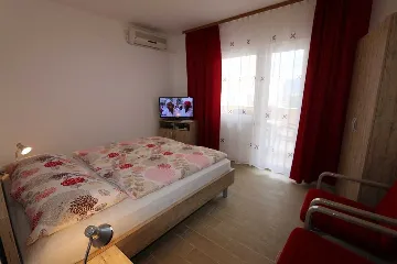 Apartment for 4 Guests in Silo (Krk)