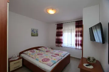 Apartment for 4 Guests in Silo (Krk)