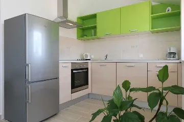 2-Bedroom Apartment for 5 with Sea View in Soline