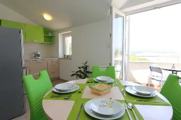 2-Bedroom Apartment for 5 with Sea View in Soline
