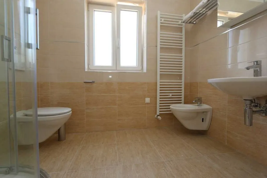 2-Bedroom Apartment for 5 with Sea View in Soline