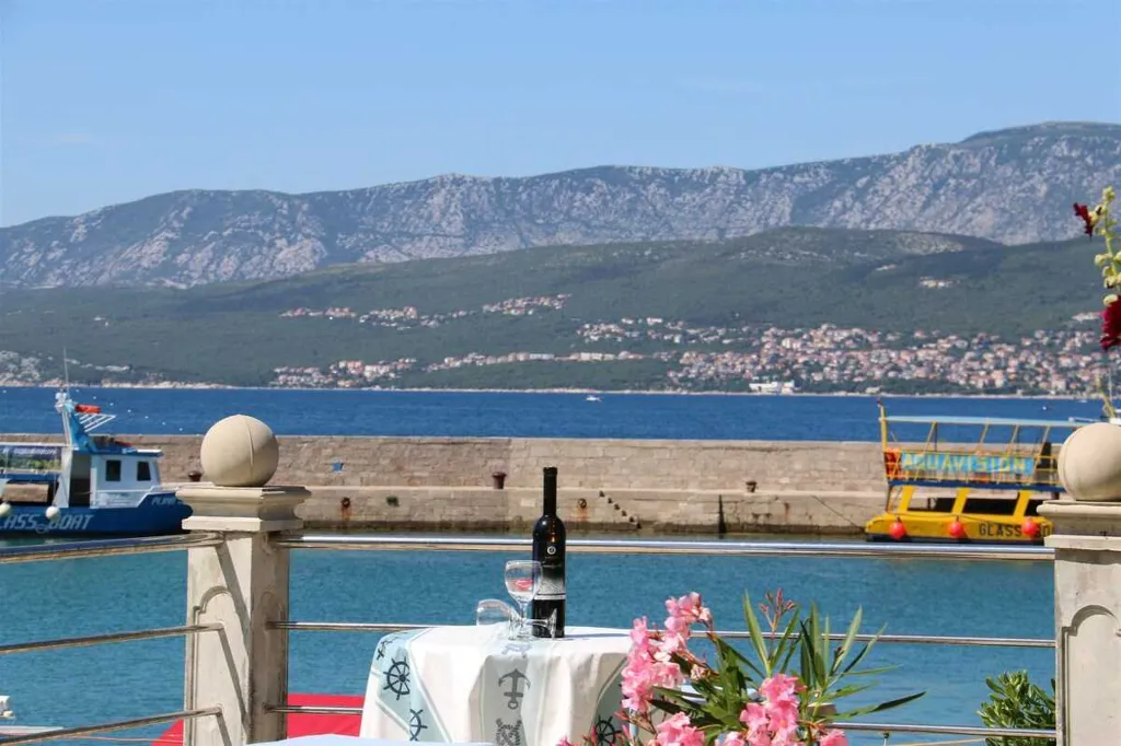 Apartment with Sea View Terrace in Silo, Krk