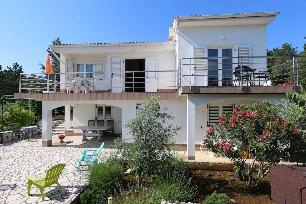 2-Bedroom Apartment in Silo - Island Krk (Up to 4)
