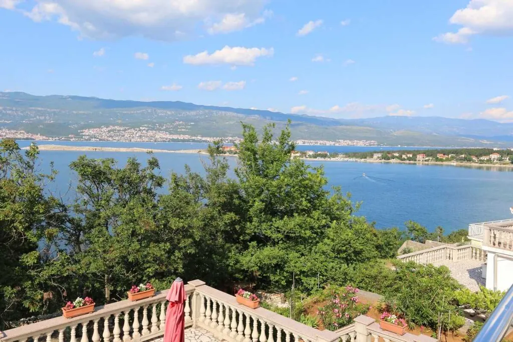 2-Bedroom Apartment in Silo - Island Krk (Up to 4)