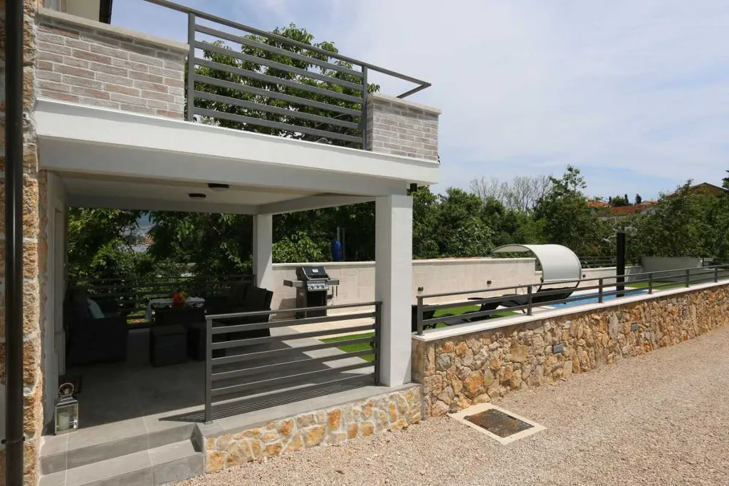 Two-Bedroom House in Silo for Up to 5 Guests