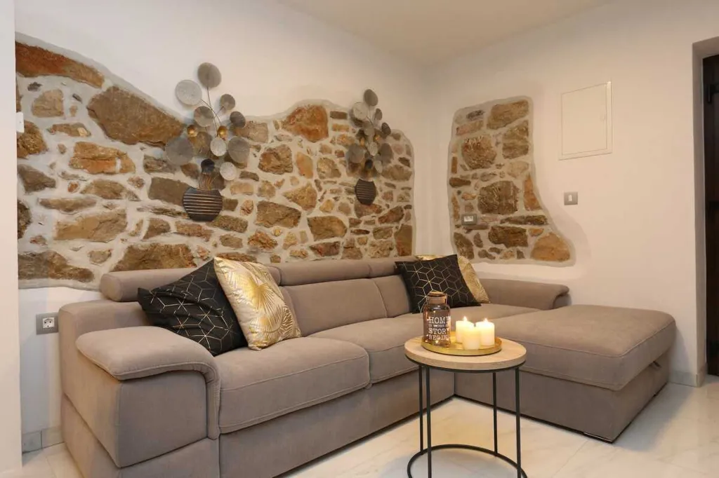 Two-Bedroom House in Silo for Up to 5 Guests